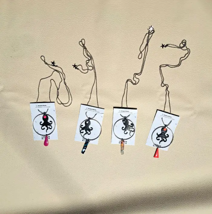 Collier Poulpe en chambre à air surcyclée – Image 2